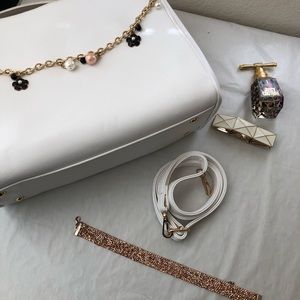 3 items for $25❣️❣️❣️ SALE ❣️❣️❣️
Cream Madilynn Bag